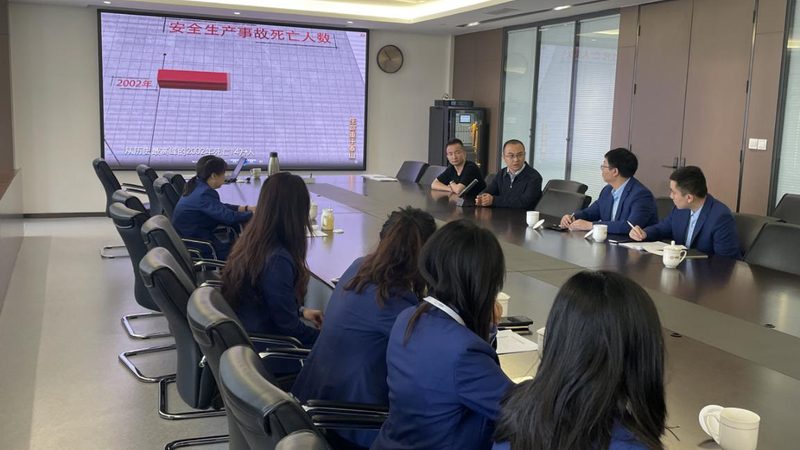 叉车安全操作规范：厂家培训的重要性与实施要点