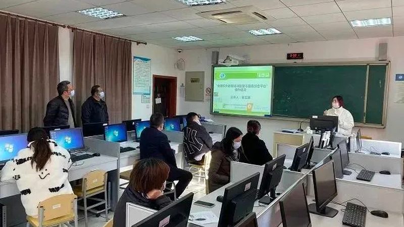 相较于传统的线下培训，线上心理咨询师培训具有以下优势：
